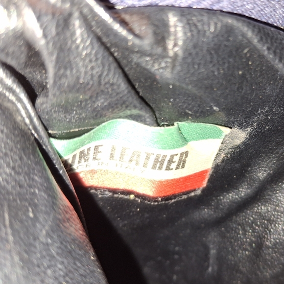 Italian Embosed "Croc" Leather Clutch - Picture 3 of 8